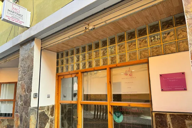 El cartell del despatx · Assessoria jurídica i gestoria d'estrangeria